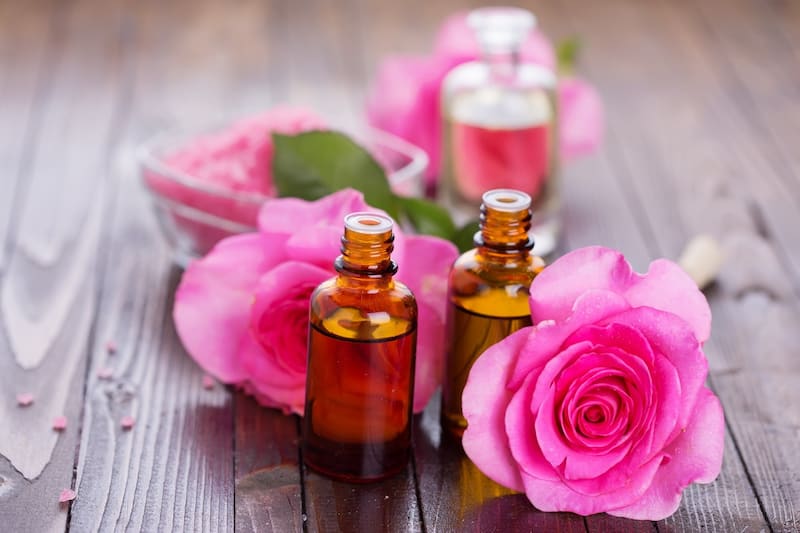 تصویر 2 از گلاب ربیع صادراتی تهیه شده از گل های تازه و خوش عطر